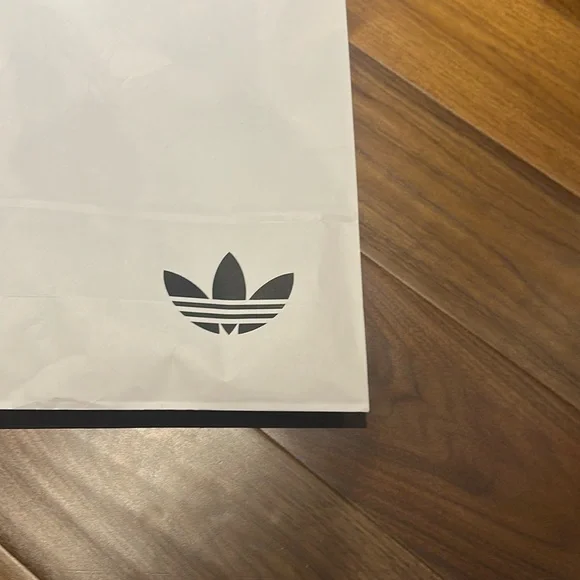 Paper bag. - Picture 2 of 3